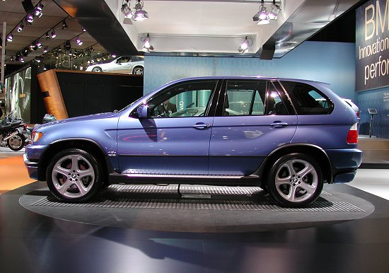 2002 BMW X5 4.6is голубой