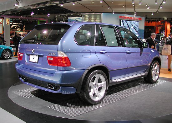 2002 BMW X5 4.6is голубой
