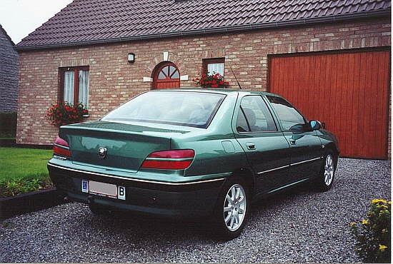 2000 Peugeot 406 зеленый